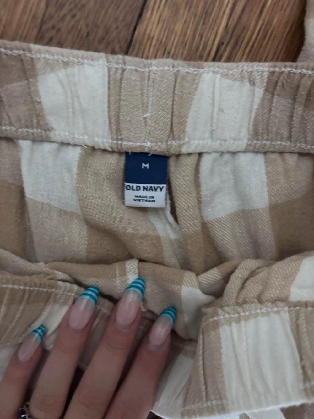 Women’s Old Navy Beige and White Buffalo Check Pajama Set